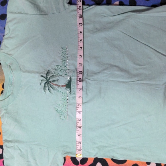 Free add on - Vintage 🏝️Island Breeze🏝️ Tee - Picture 4 of 6